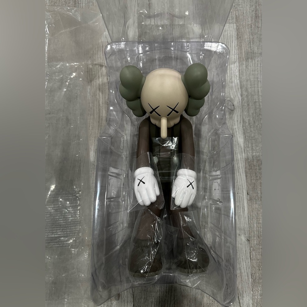 KAWS Small Lie - Picture 7 of 9